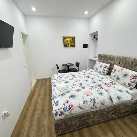 Vila 21 At Blloku Area Tirana Exterior photo