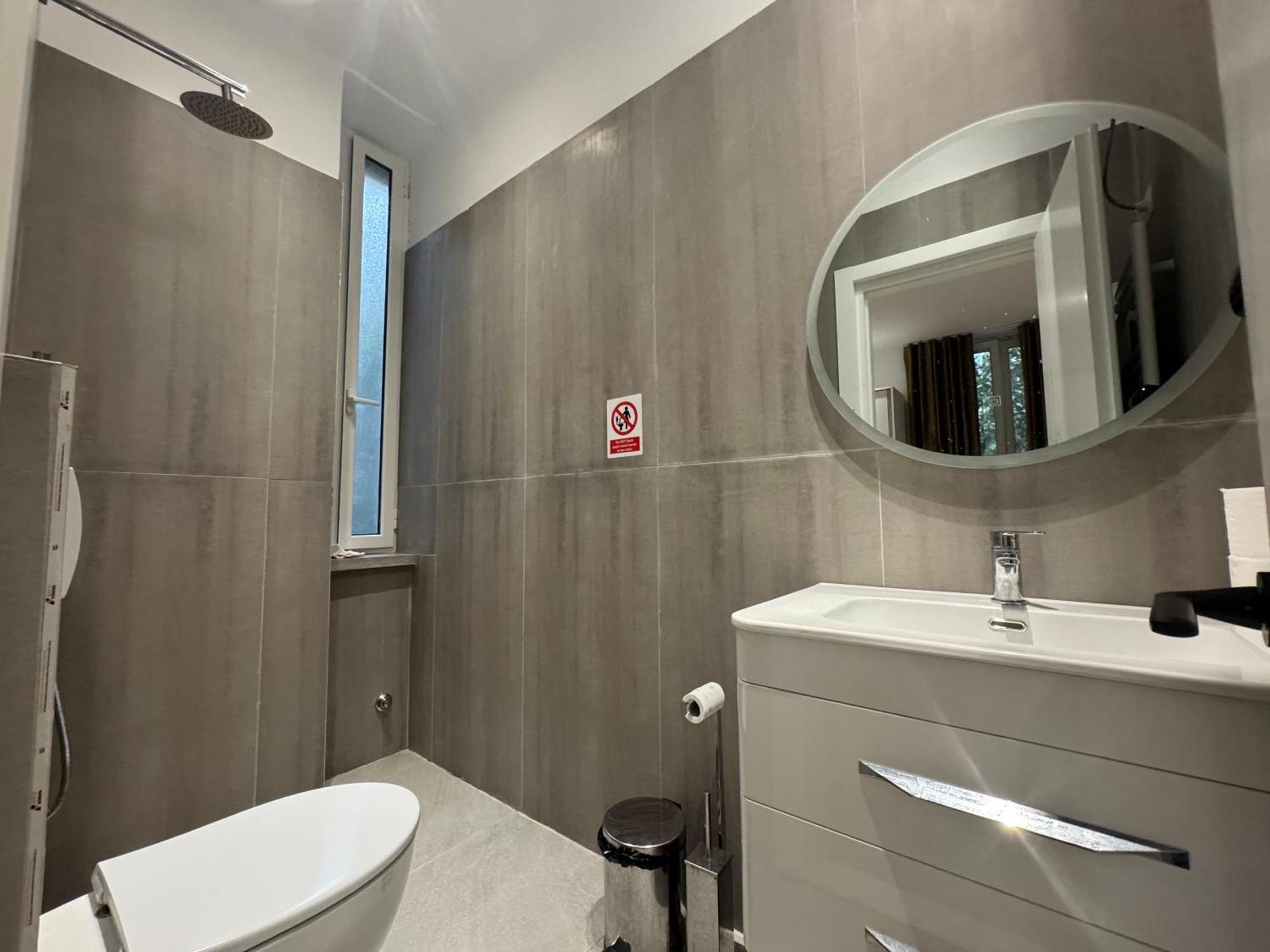 Guest house 21 At Blloku Area Tirana